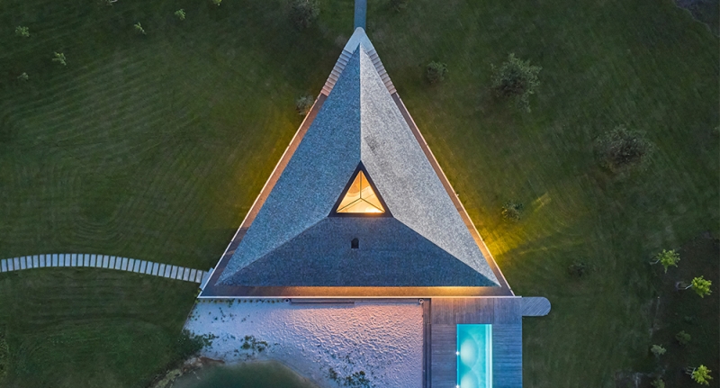 BASEINO NAMAS SU ŠILDOMU LAUKO BASEINU IŠTISUS METUS